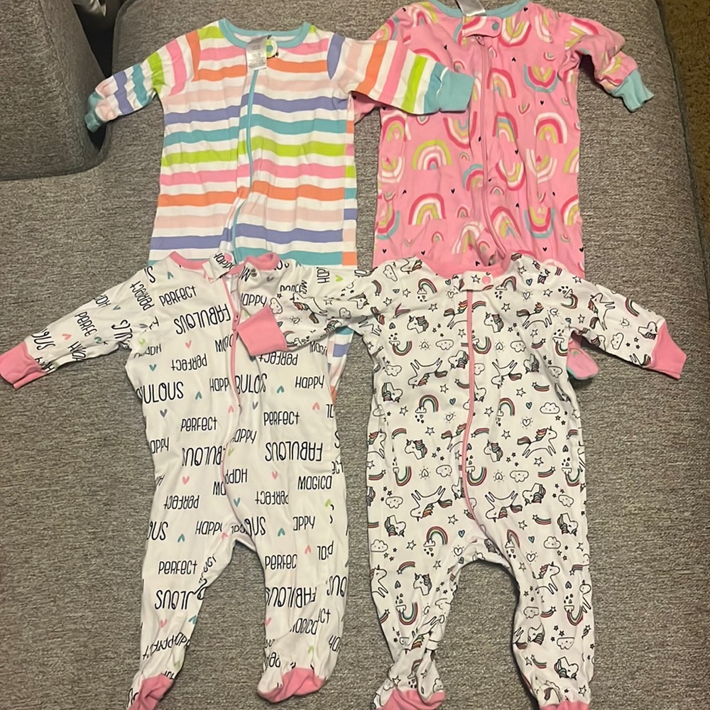 Set of 4 long sleeve footie pajamas 0-3 month